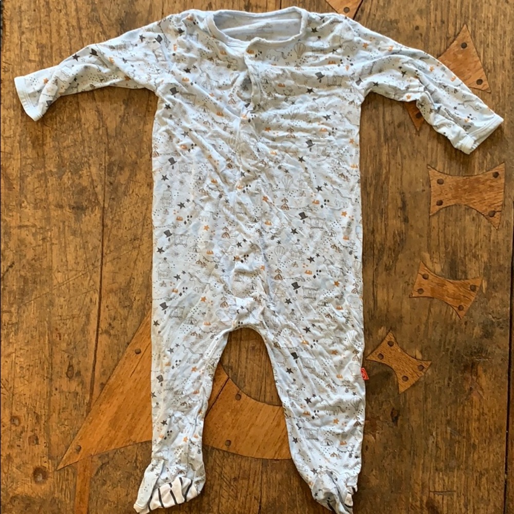 Magnetic Me onsie size 6 to 9 months